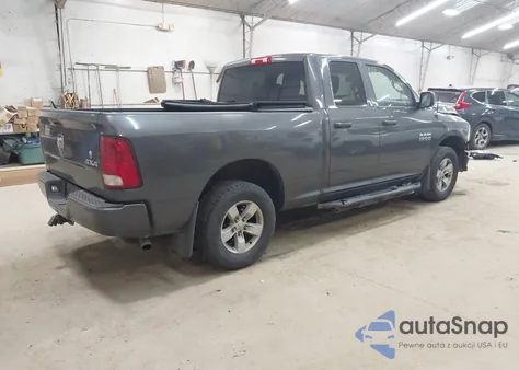 2018 Ram 1500 Express 4X4 6'4 Box z USA, uszkodzony, nr VIN 1C6RR7FG1JS282625